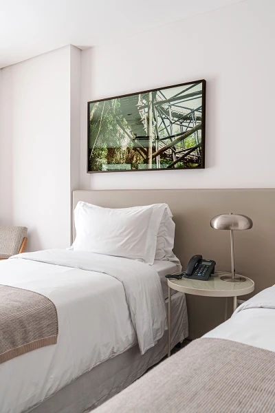 Nomaa Hotel celebra uma década de acolhimento, arte e design