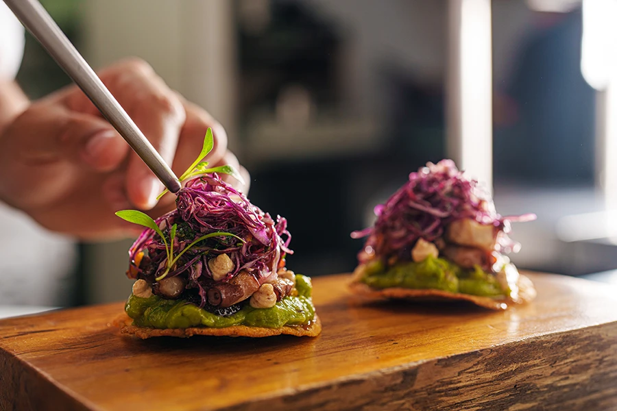 A cozinha autoral de Guilherme Gomes no Nomade