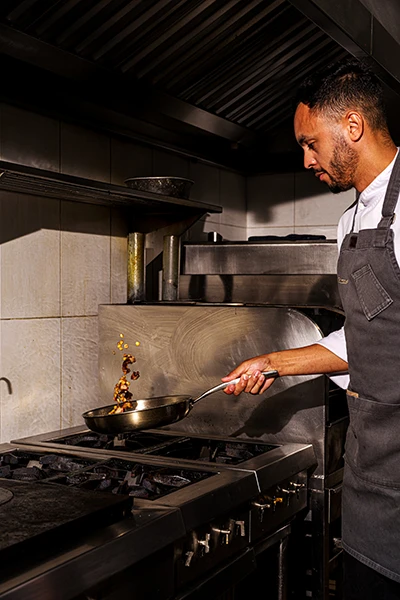 A cozinha autoral de Guilherme Gomes no Nomade
